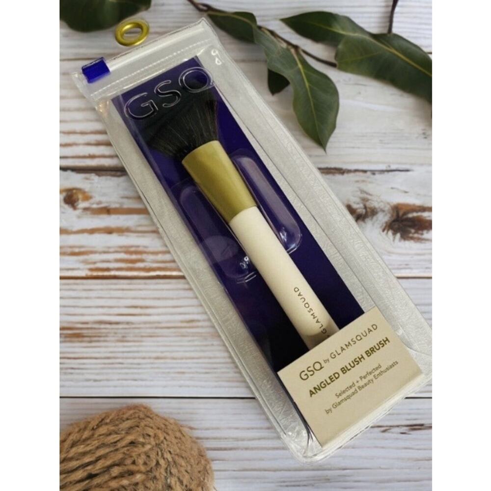 GSQ by GLAMSQUAD Angled Blush Brush Synthetic Fibers Away You Glow